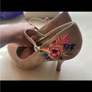 Qupid size 8 women’s heels